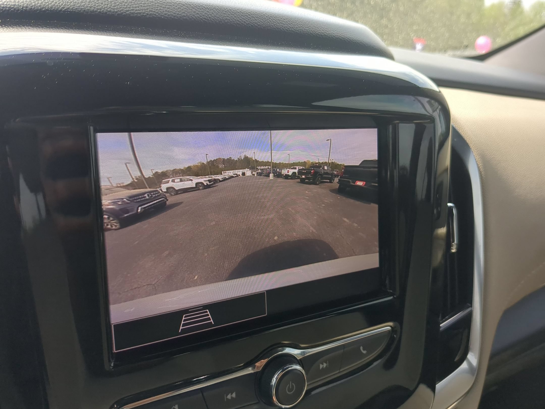 Used 2023 Chevrolet Traverse LS FWD image 16
