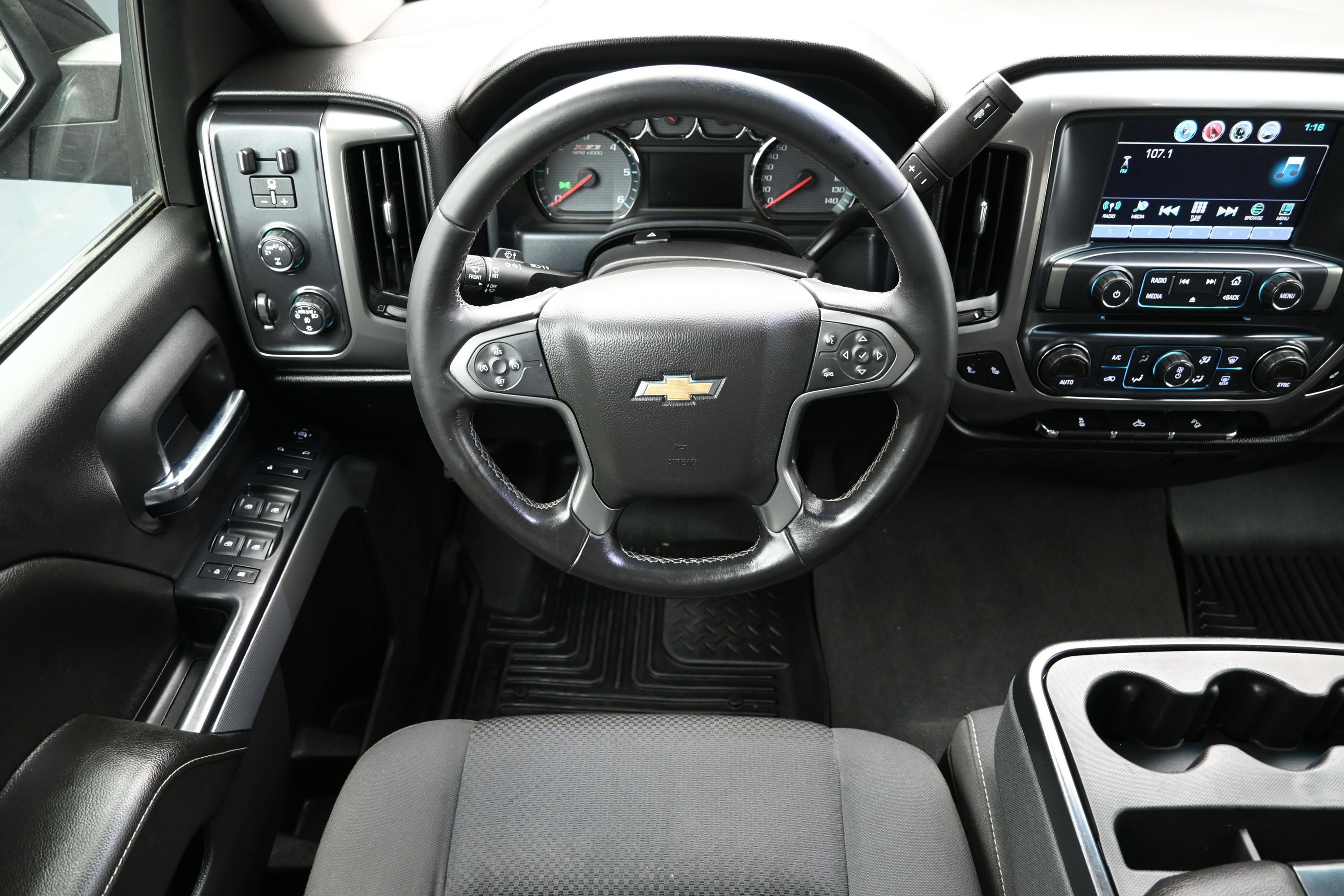 Used 2018 Chevrolet Silverado 1500 LT w/ All Star Edition AWD/4WD image 26