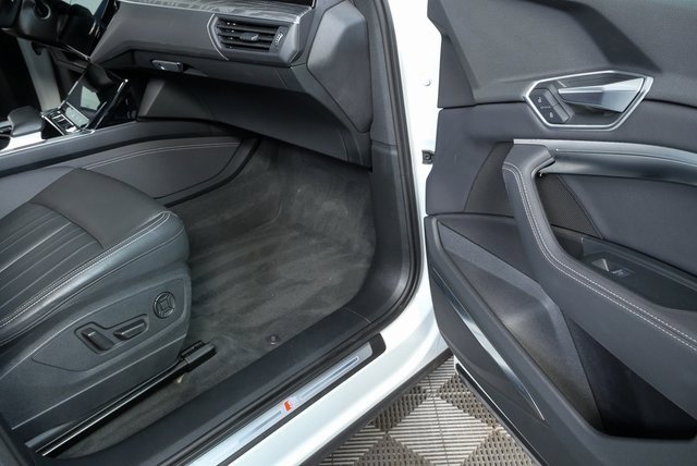 Used 2021 Audi e-tron Premium Plus w/ Premium Plus Package image 24