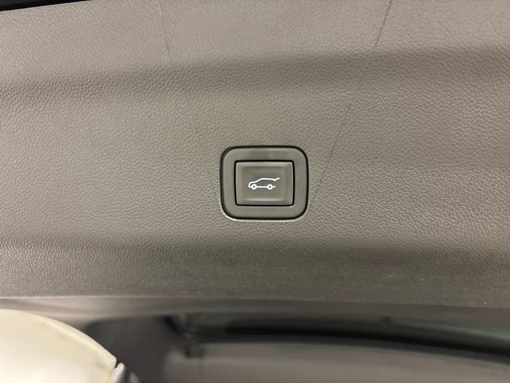 Used 2025 GMC Yukon Denali Ultimate w/ LPO, Floor Liner Package image 19