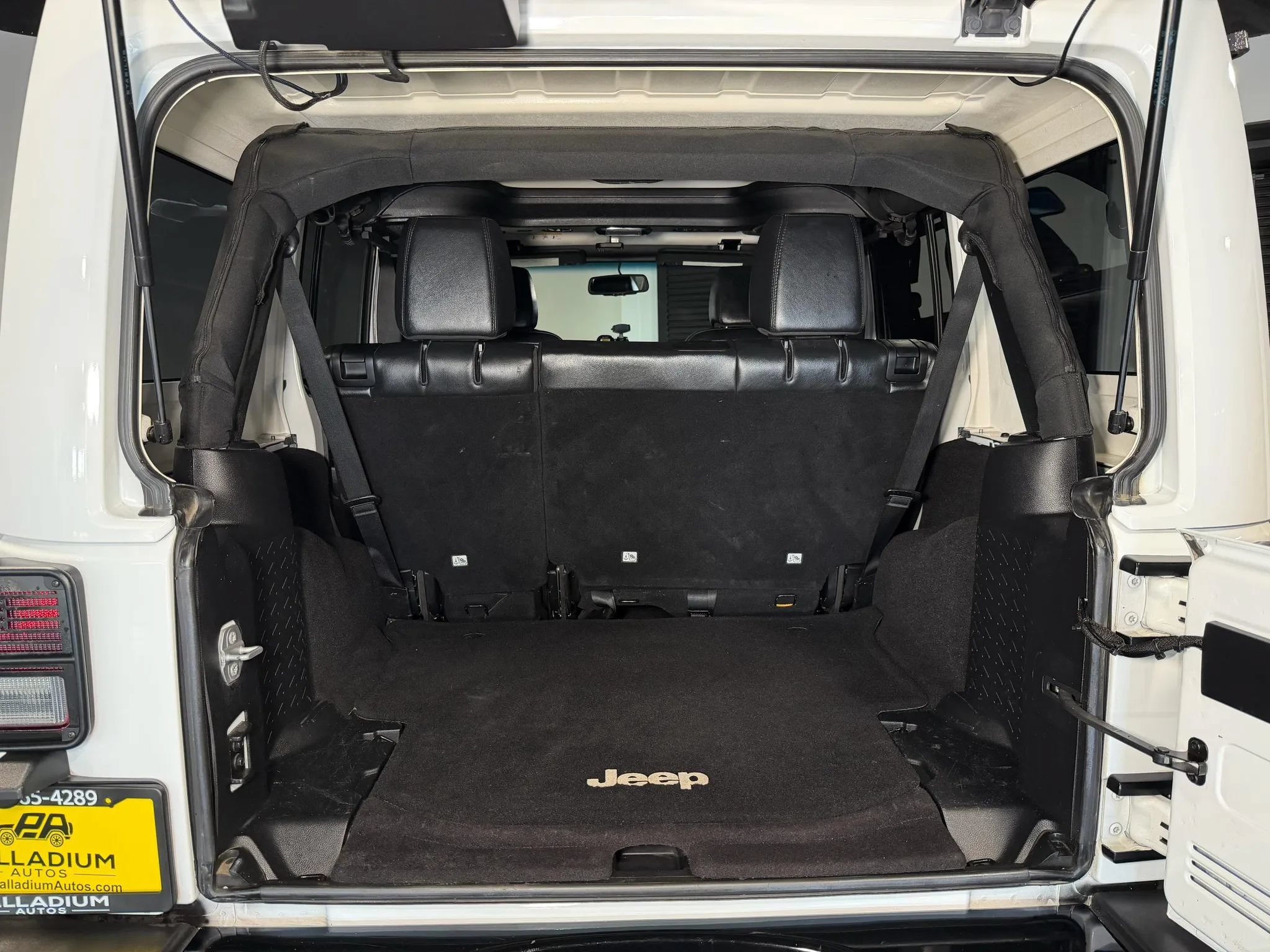 Used 2015 Jeep Wrangler Unlimited Sahara AWD/4WD image 24