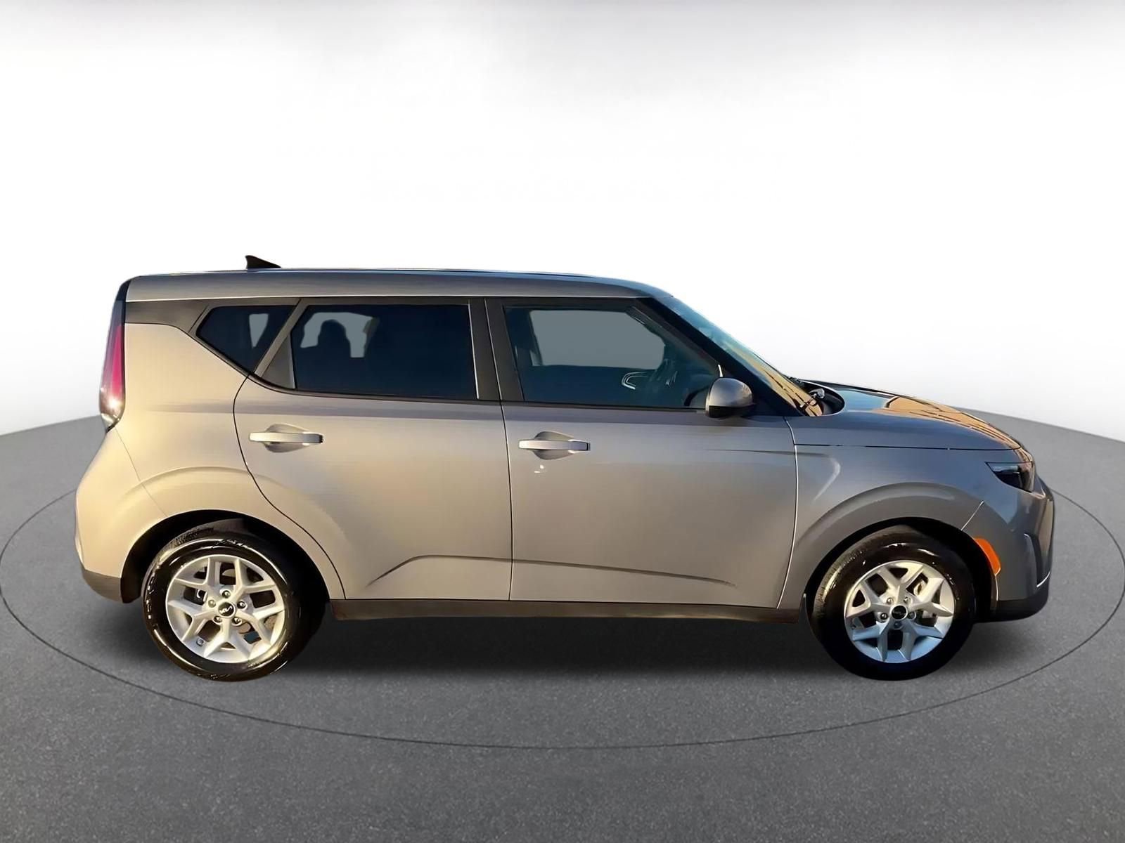 Used 2025 Kia Soul LX w/ LX Technology Package image 16