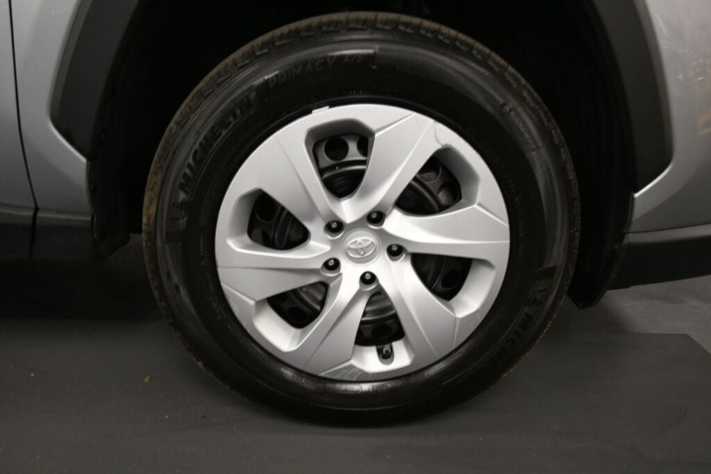 Used 2025 Toyota RAV4 LE FWD image 29