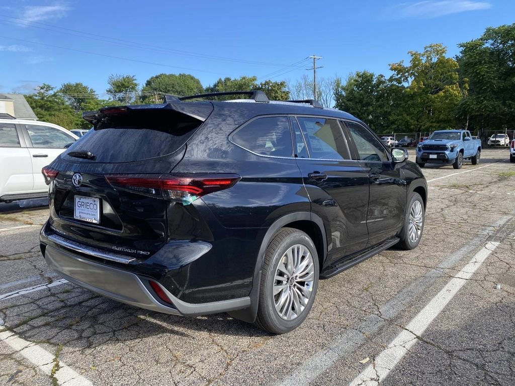 New 2026 Toyota Highlander Platinum AWD/4WD image 3