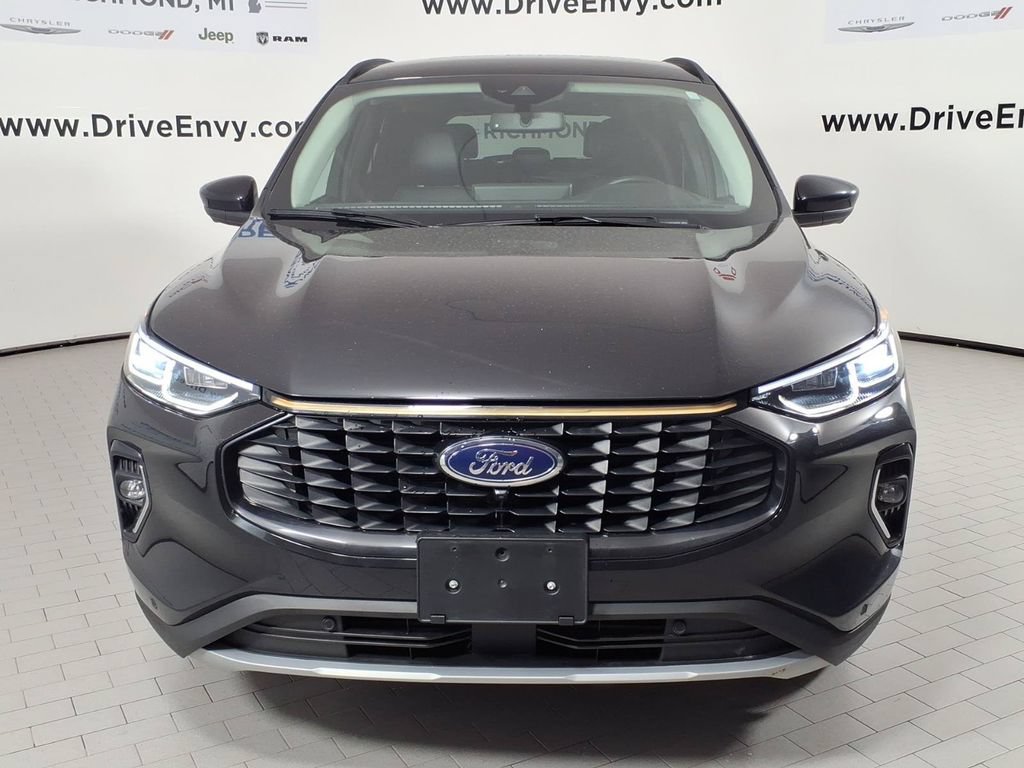 Used 2023 Ford Escape Platinum AWD/4WD image 2