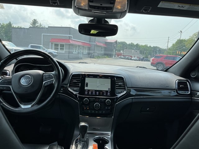 Used 2020 Jeep Grand Cherokee Overland AWD/4WD image 34