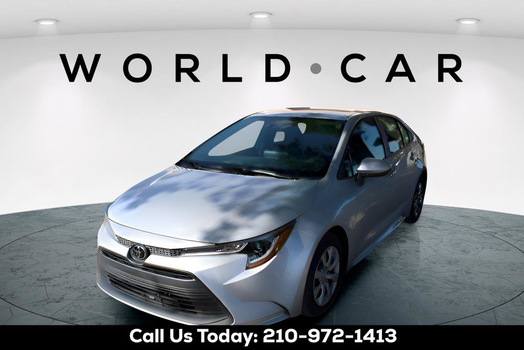 Used 2025 Toyota Corolla LE image 3