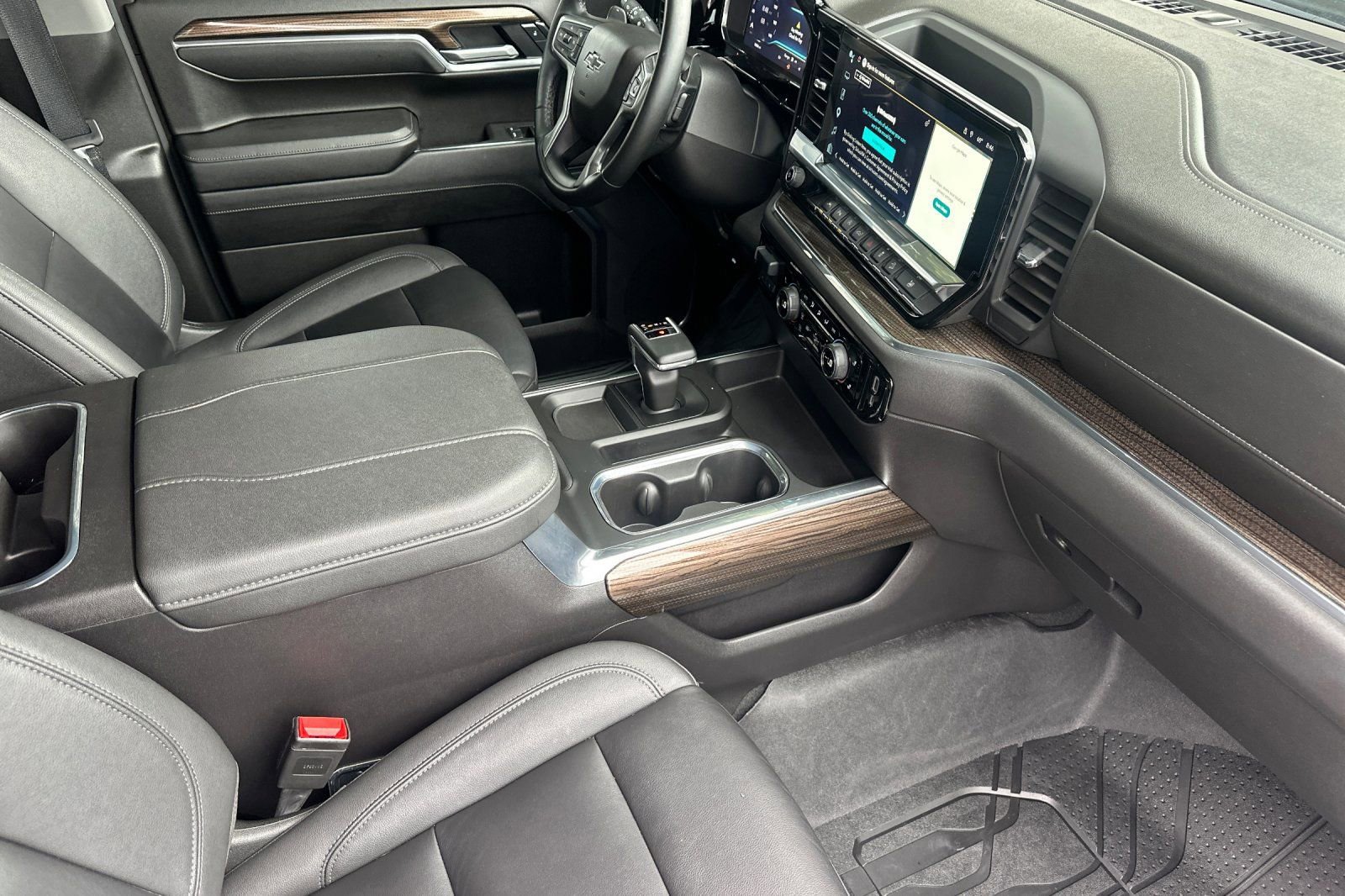 Used 2025 Chevrolet Silverado 1500 LT Trail Boss w/ LT Trail Boss Premium Package AWD/4WD image 16