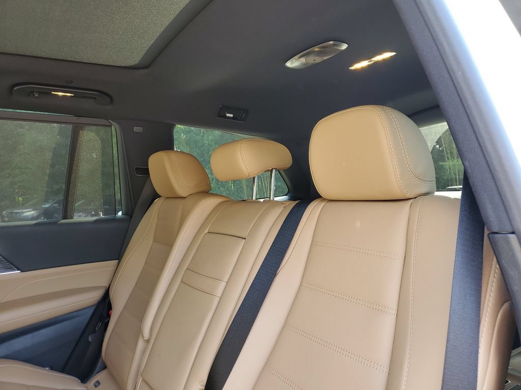 Used 2025 Mercedes-Benz GLS 580 4MATIC image 9