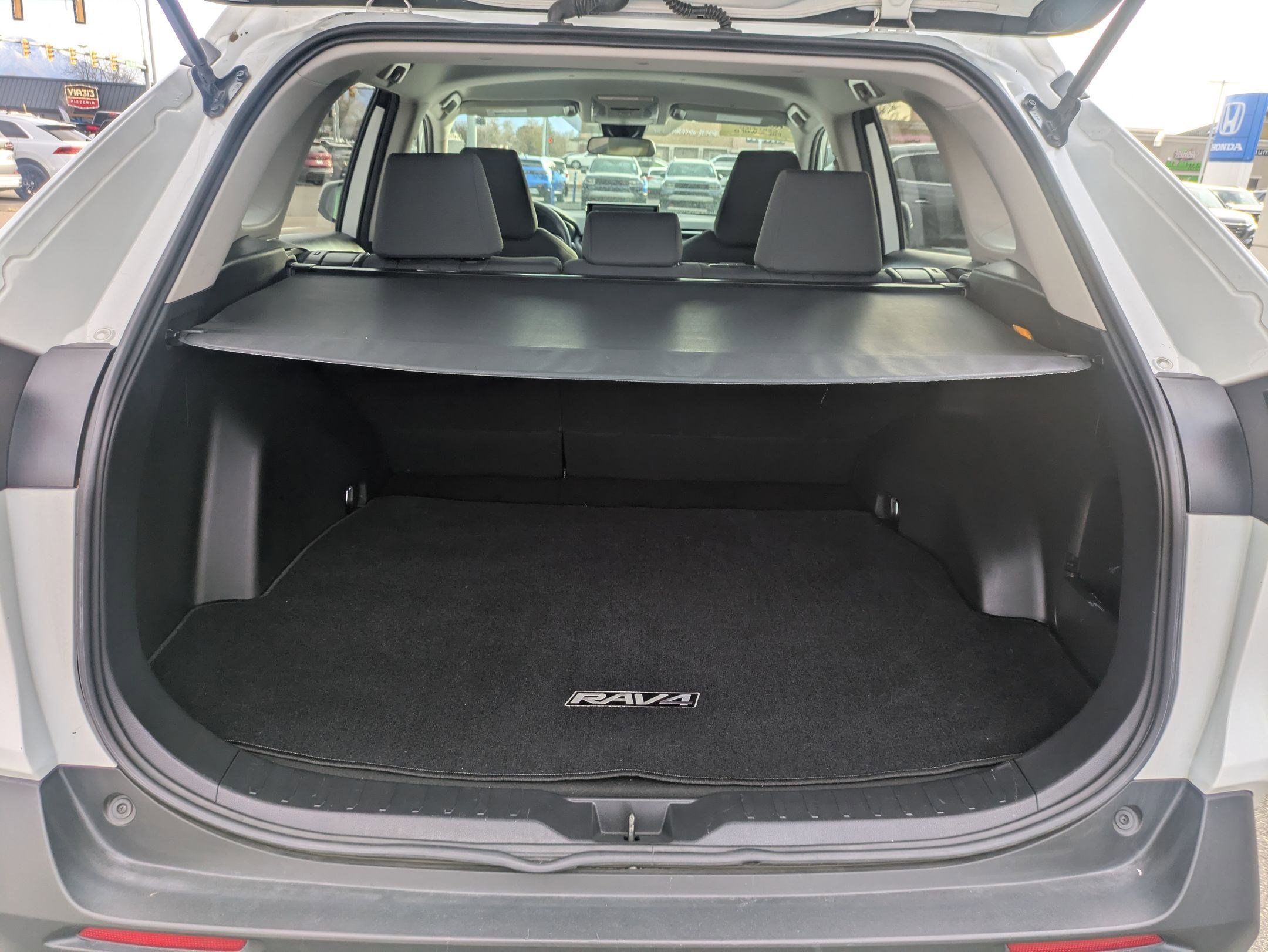 Used 2021 Toyota RAV4 XLE w/ Carpet Mat Package (TMS) image 28