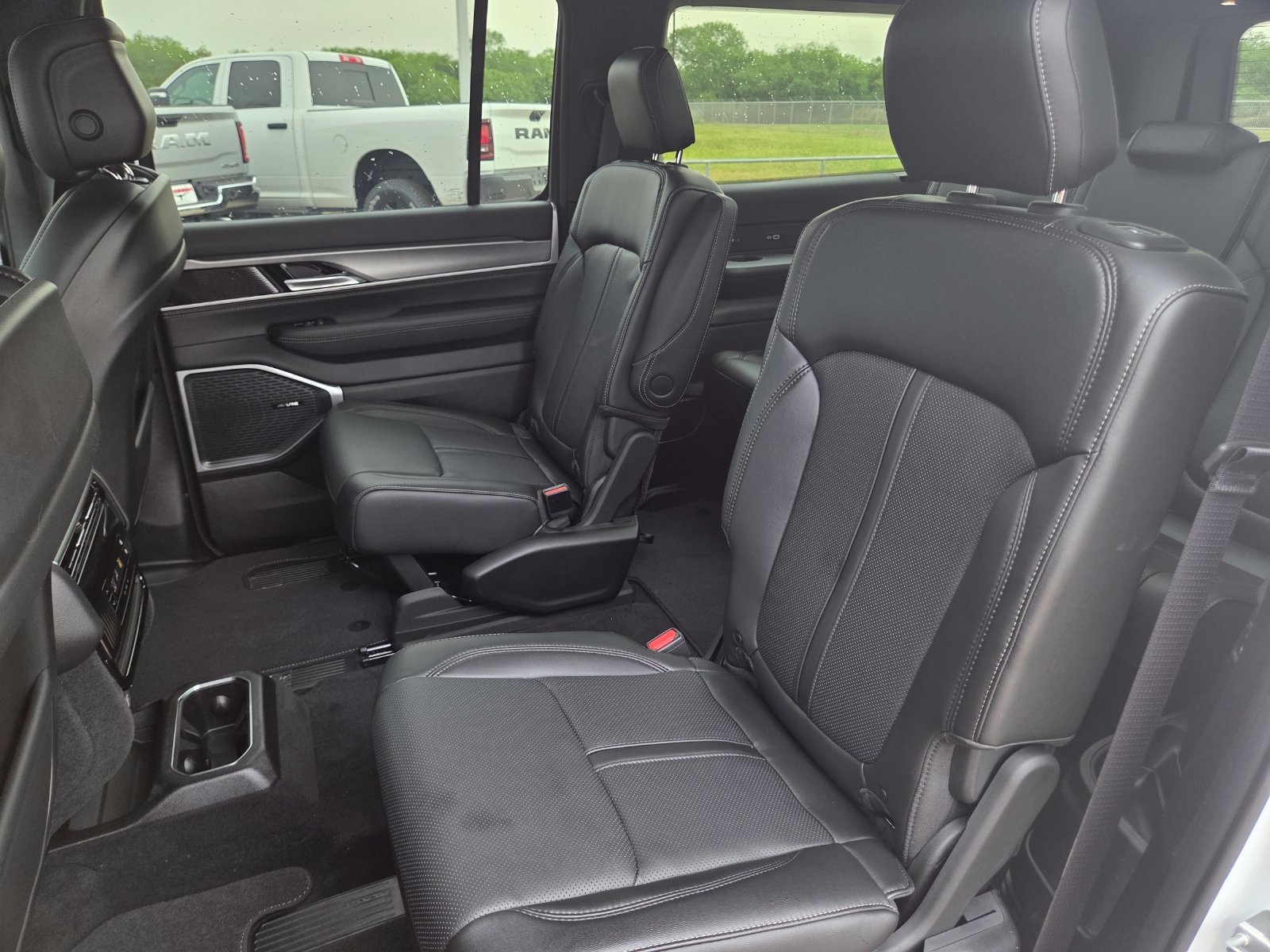 New 2026 Jeep Grand Wagoneer L 4WD w/ Premium Group I image 24