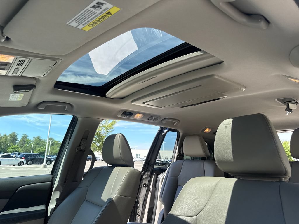 Used 2014 Honda Odyssey Touring Elite image 30