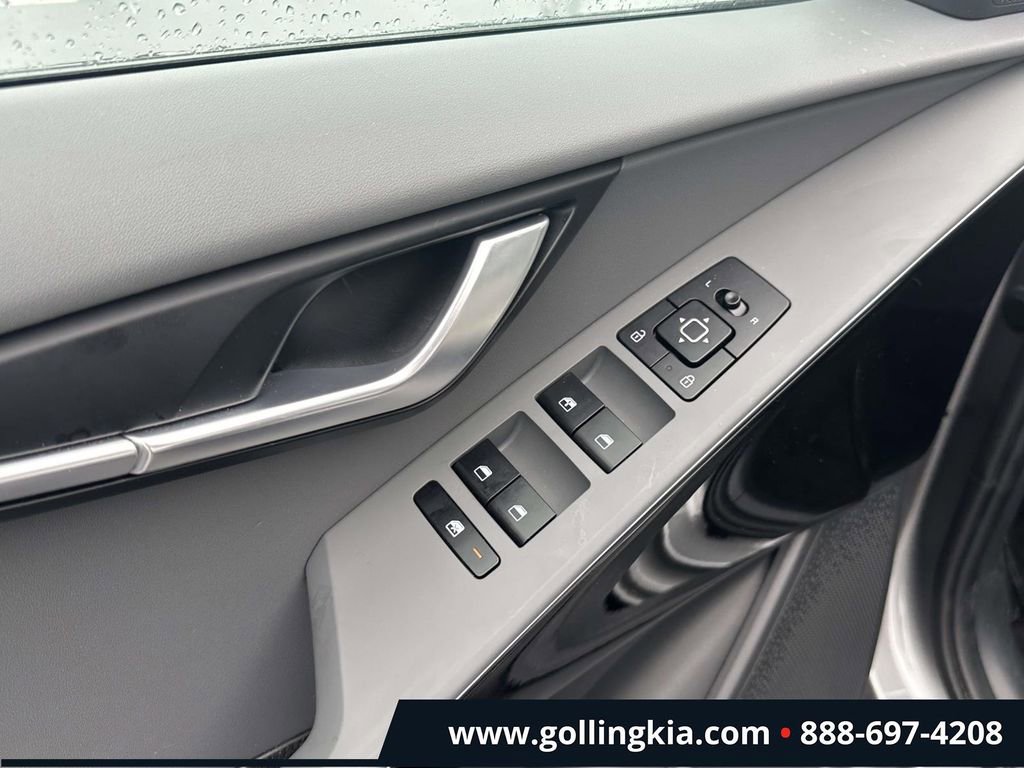 Certified 2025 Kia Niro EX FWD image 14