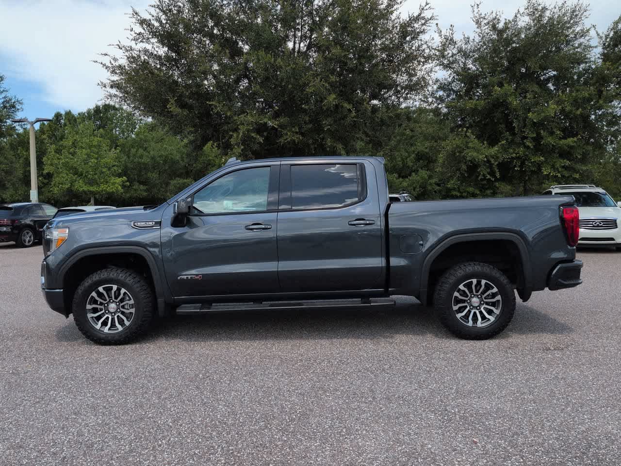 Used 2020 GMC Sierra 1500 AT4 w/ AT4 Premium Package AWD/4WD image 3