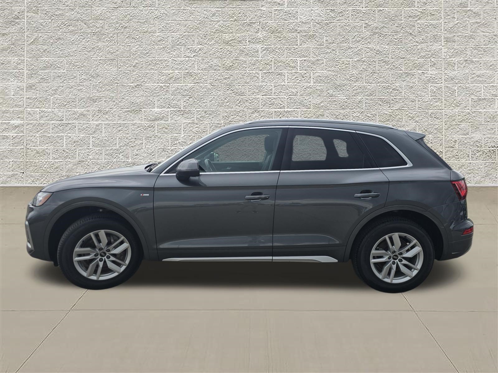 Certified 2023 Audi Q5 2.0T Premium w/ Convenience Package AWD/4WD image 4