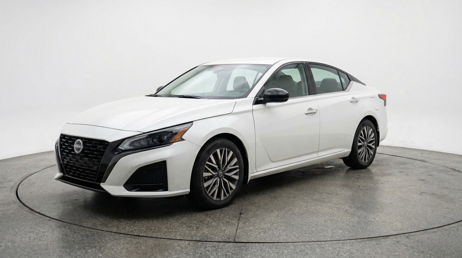 Used 2025 Nissan Altima 2.5 SV FWD image 3