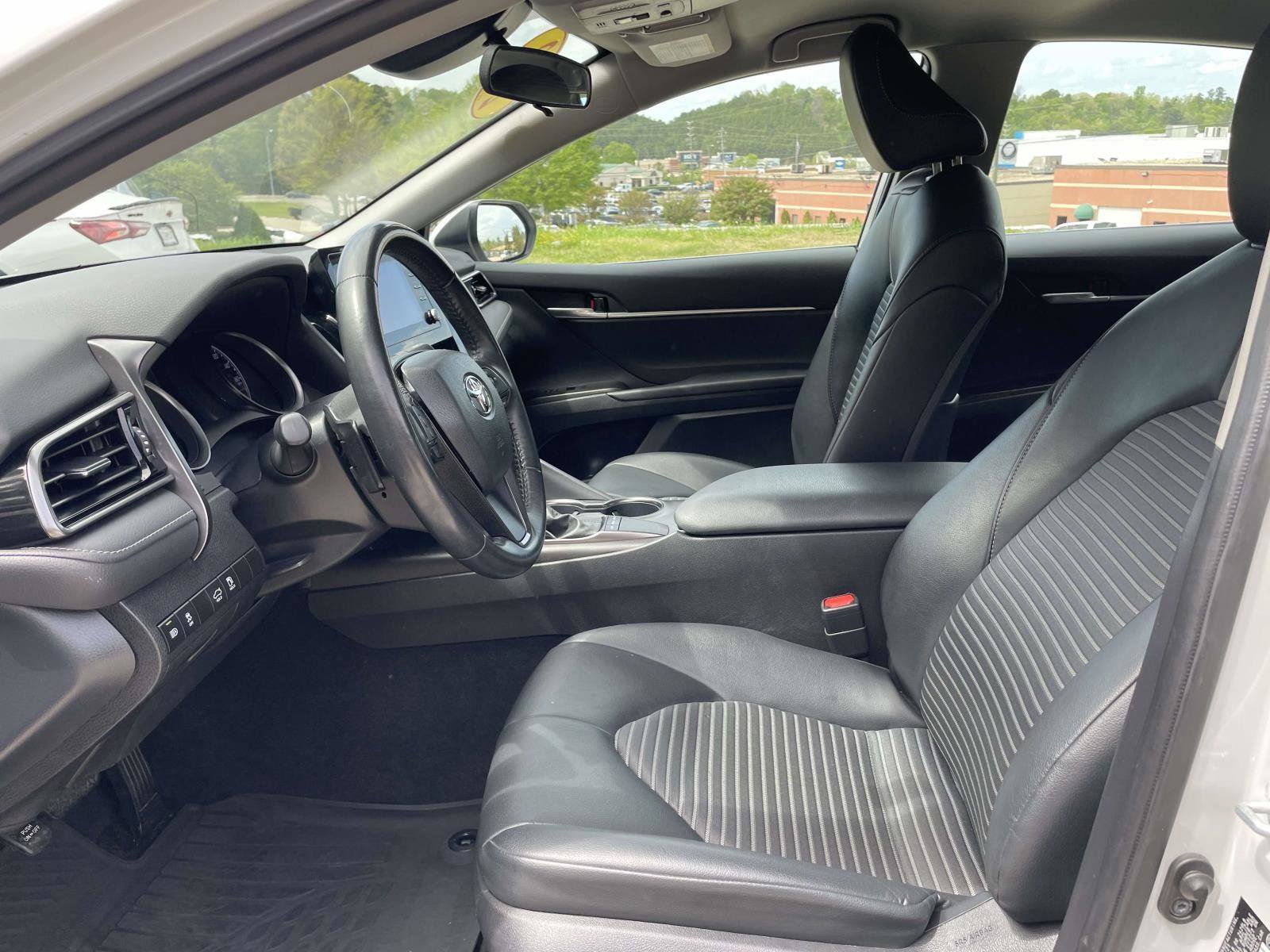 Used 2022 Toyota Camry SE image 4