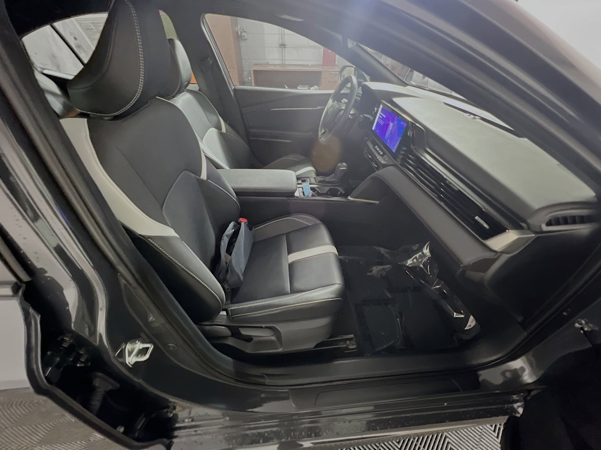 Used 2025 Toyota Camry SE w/ Multimedia Upgrade Package image 31