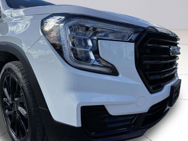 Used 2023 GMC Terrain SLE w/ Driver Convenience Package FWD image 13