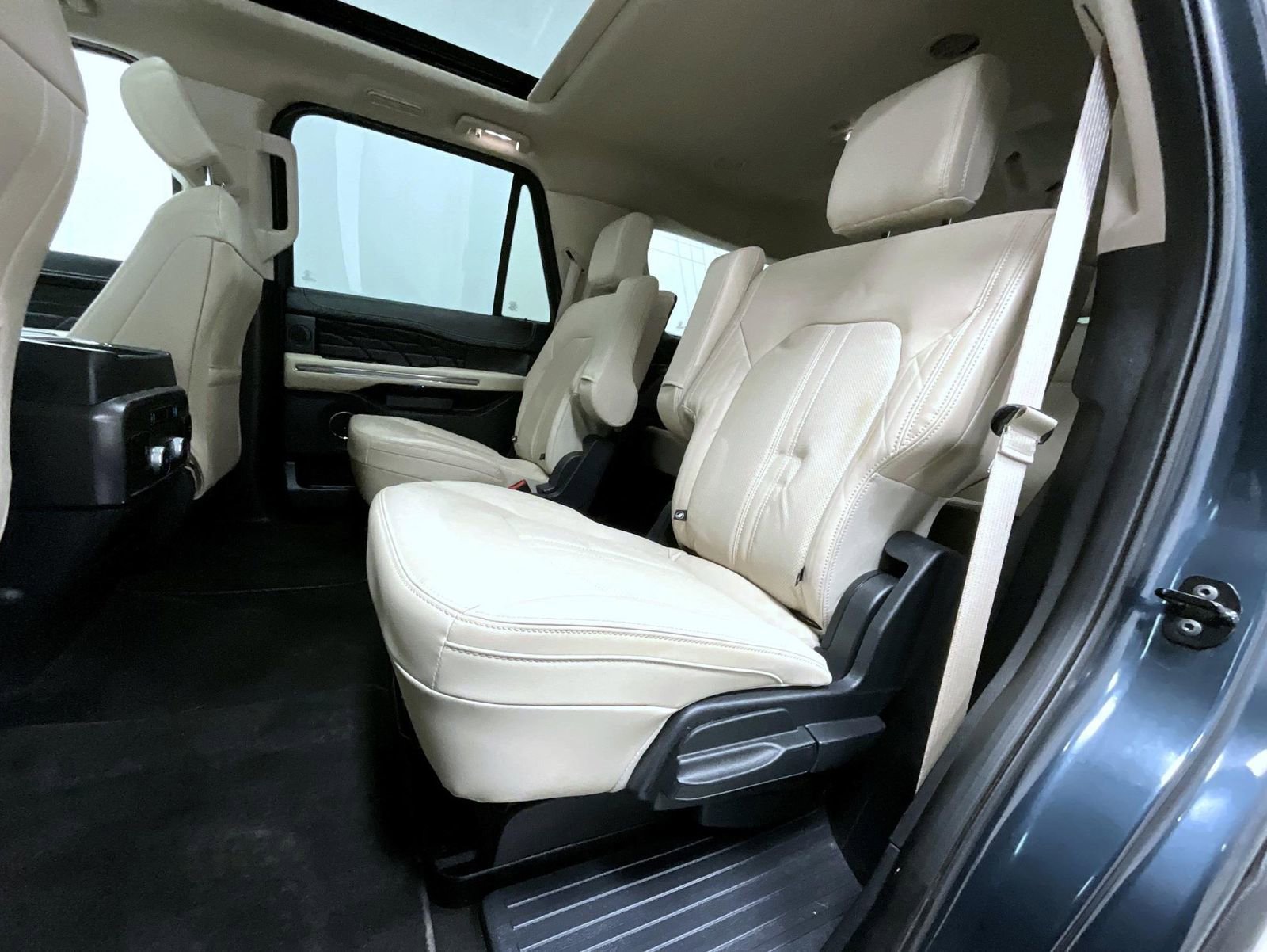 Used 2024 Ford Expedition Platinum image 22