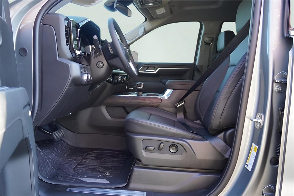 New 2026 GMC Sierra 1500 SLT image 17