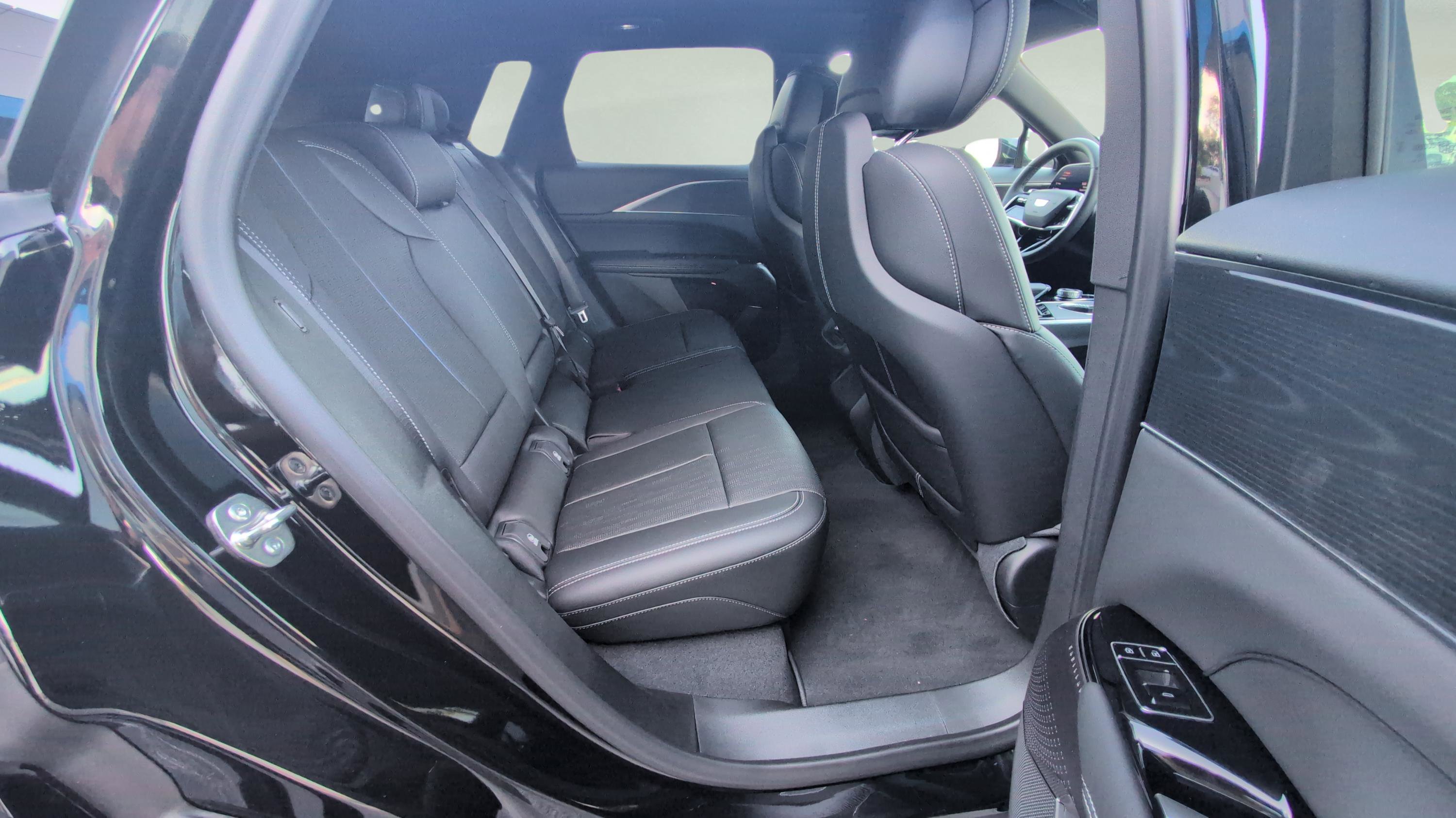 New 2025 Cadillac Lyriq Luxury image 13