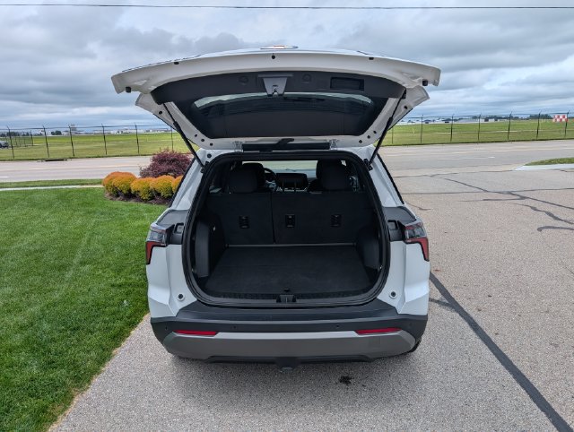 Used 2026 Chevrolet Equinox LT AWD/4WD image 8