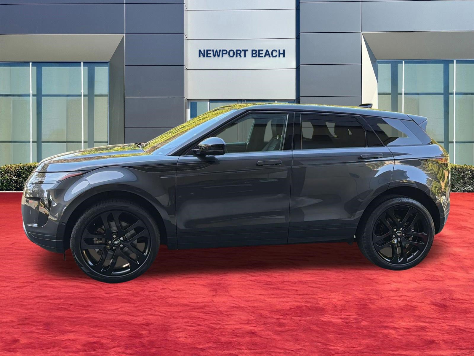 Used 2020 Land Rover Range Rover Evoque SE AWD/4WD image 2