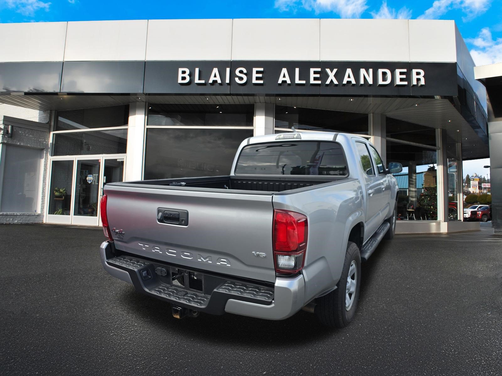 Used 2022 Toyota Tacoma SR AWD/4WD image 3