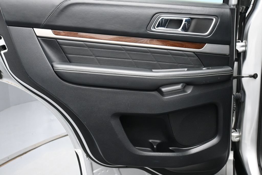 Used 2017 Ford Explorer Platinum AWD/4WD image 19