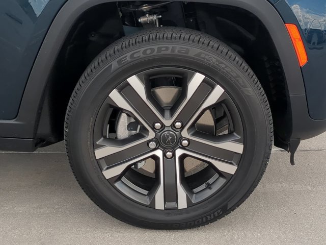 New 2027 Jeep Grand Cherokee L Limited RWD image 11