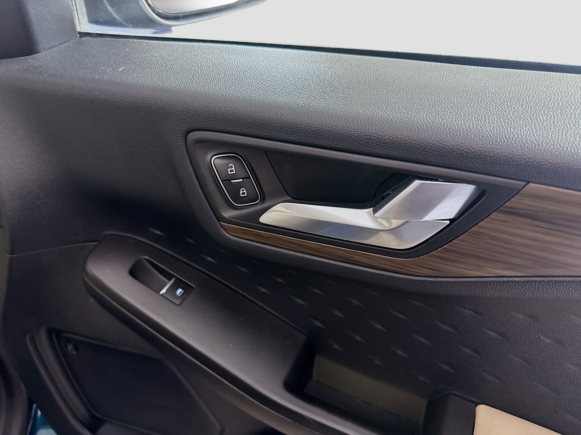 Used 2020 Ford Escape Titanium image 31