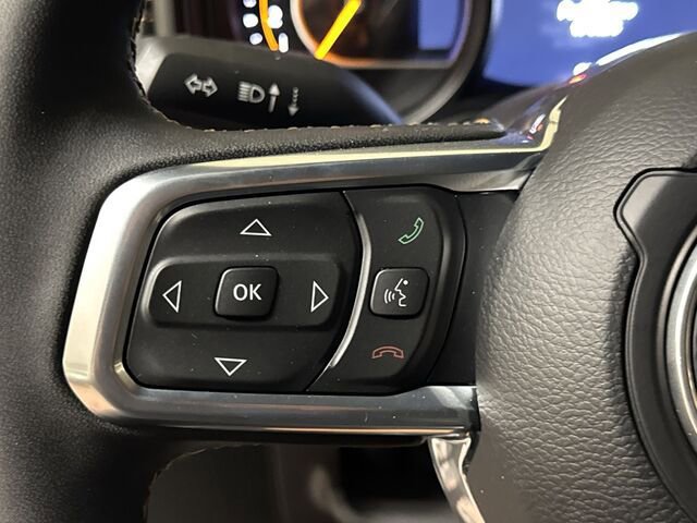 New 2024 Jeep Wrangler Sahara w/ Technology Group AWD/4WD image 7
