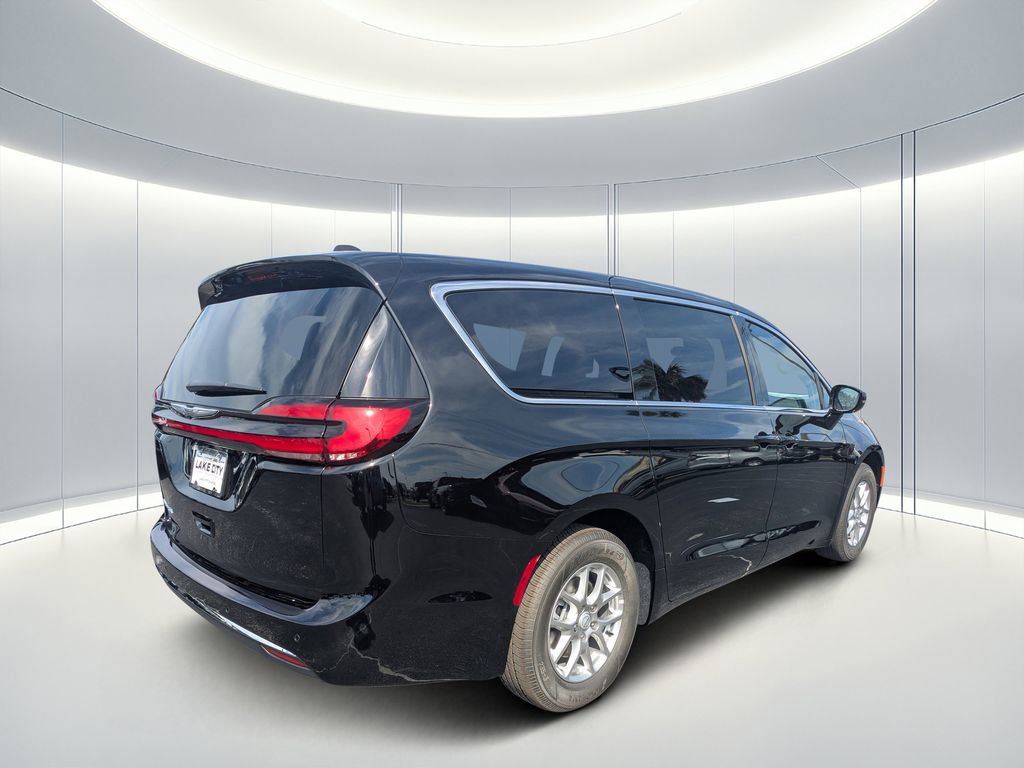 New 2026 Chrysler Pacifica Select FWD image 3