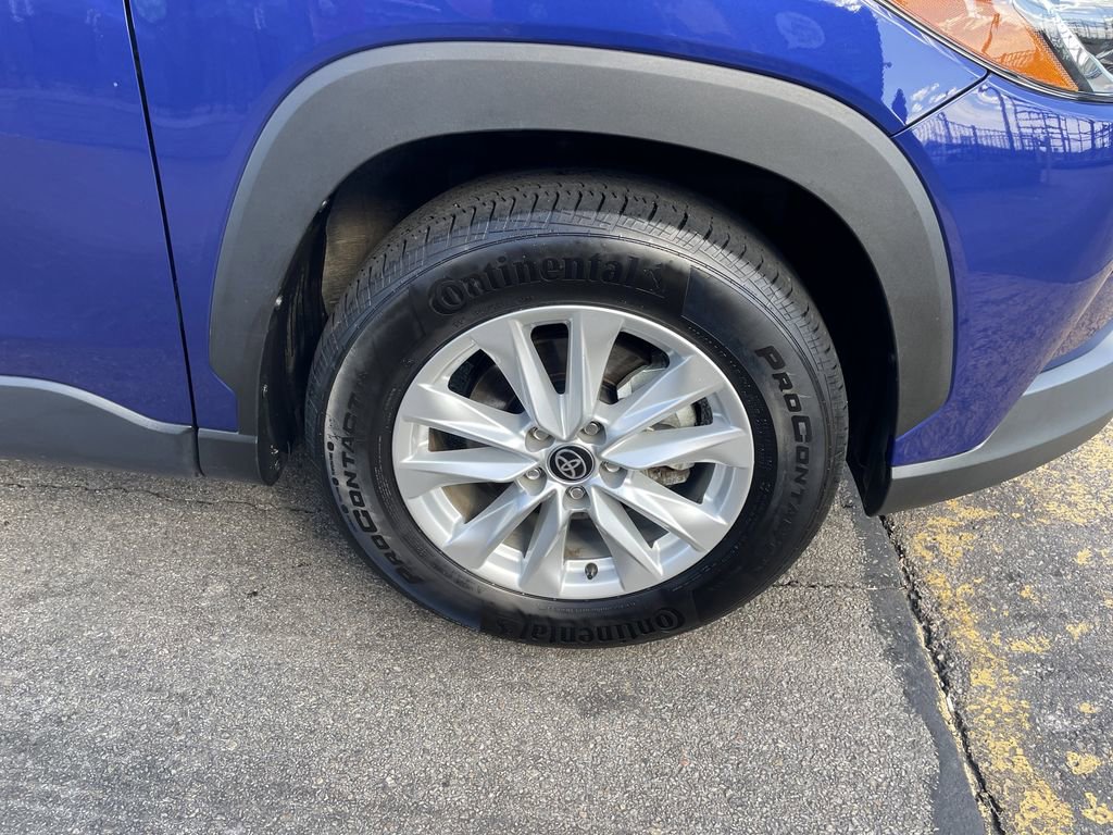 Used 2023 Toyota Corolla Cross LE w/ Moonroof Package AWD/4WD image 11