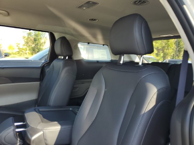 New 2027 Kia Carnival EX FWD image 16