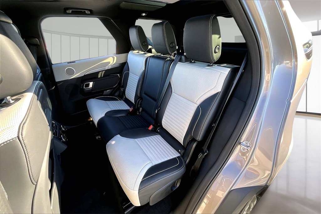 Used 2024 Land Rover Discovery Dynamic SE image 20