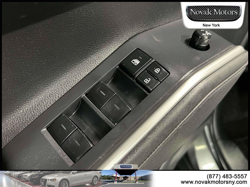 Used 2022 Toyota Highlander XLE image 19