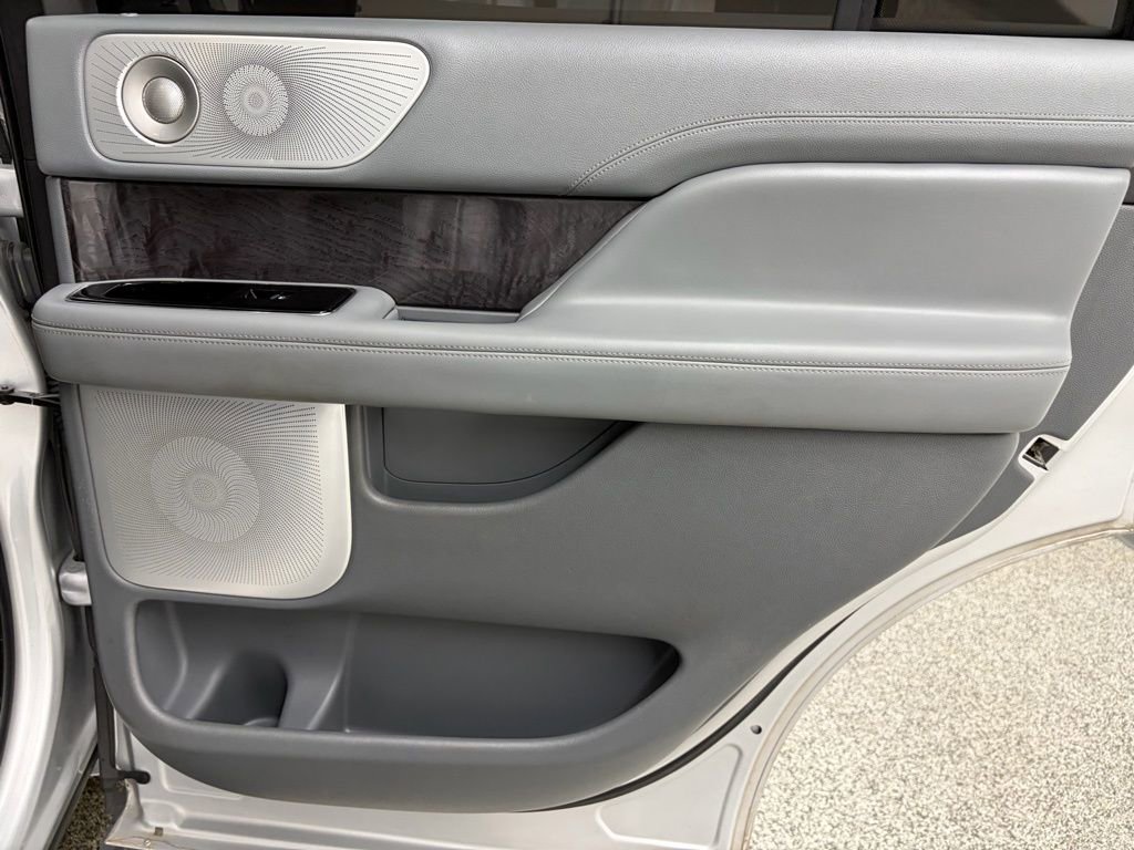 Used 2019 Lincoln Navigator Reserve image 44