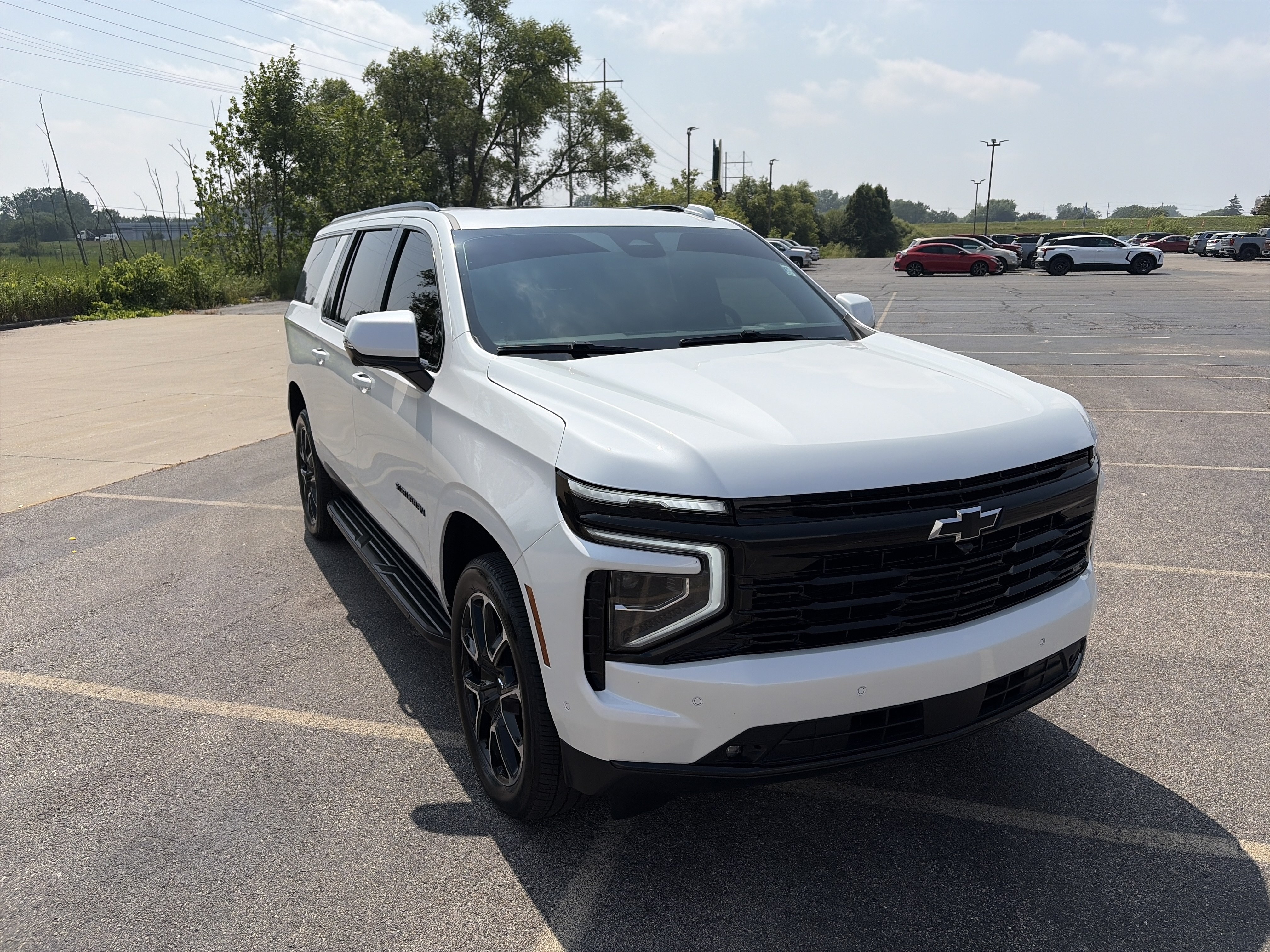 Used 2025 Chevrolet Suburban RST w/ Comfort Package AWD/4WD image 9