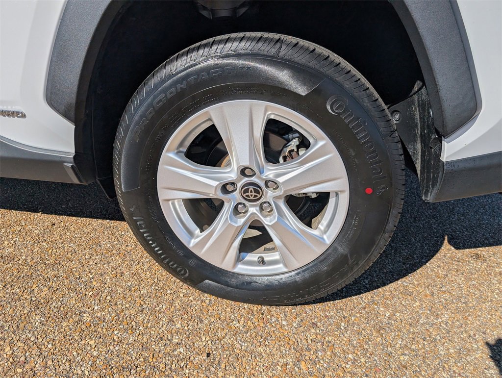 Used 2021 Toyota RAV4 XLE image 31