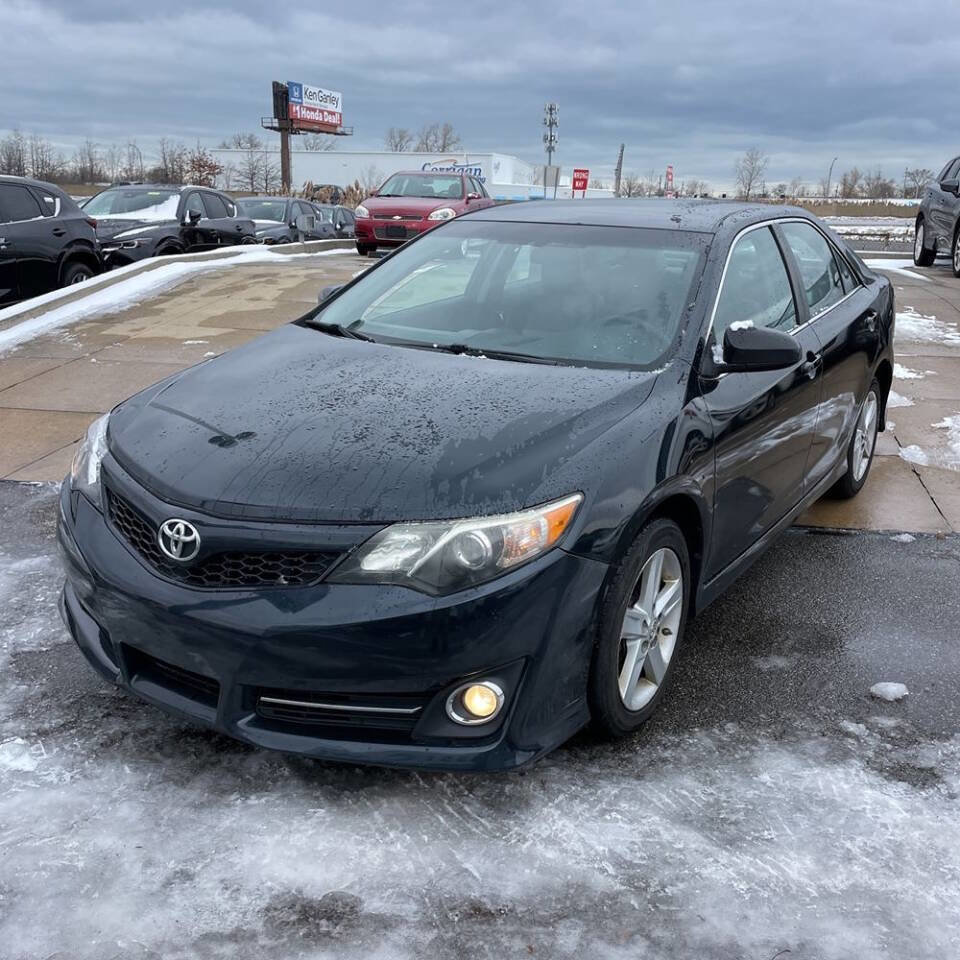 Used 2012 Toyota Camry SE image 1