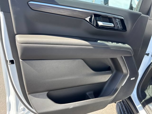 New 2026 Chevrolet Suburban Premier w/ Sun And Tow Package AWD/4WD image 11