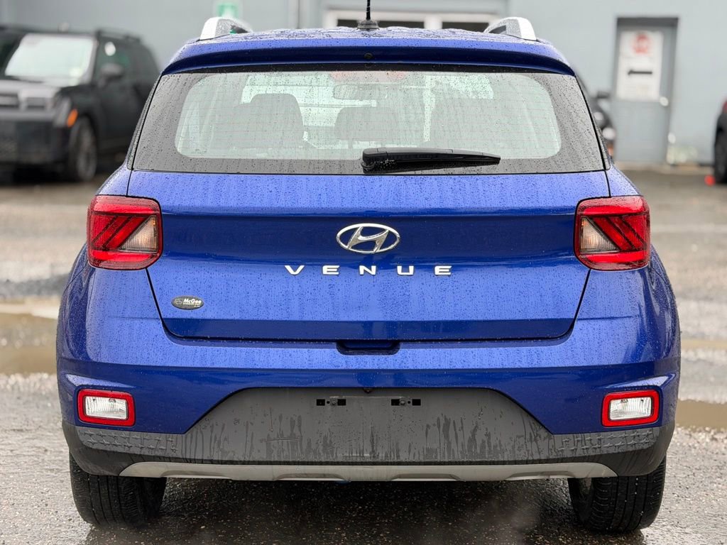 Used 2023 Hyundai Venue SEL w/ Cargo Package image 4
