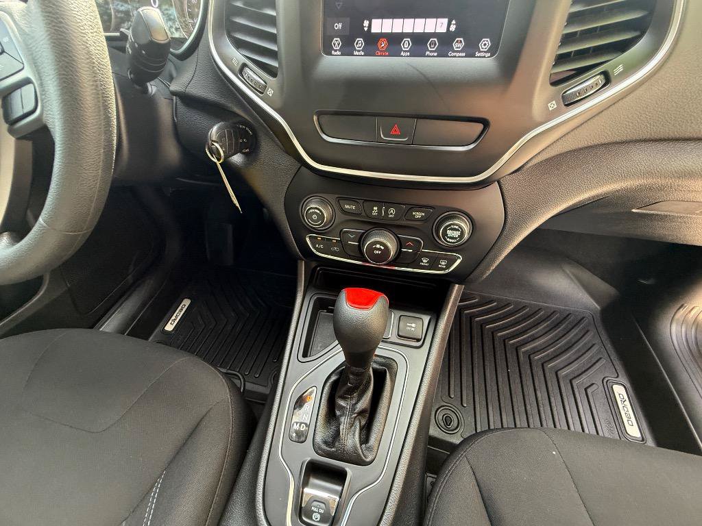 Used 2020 Jeep Cherokee Latitude FWD image 8
