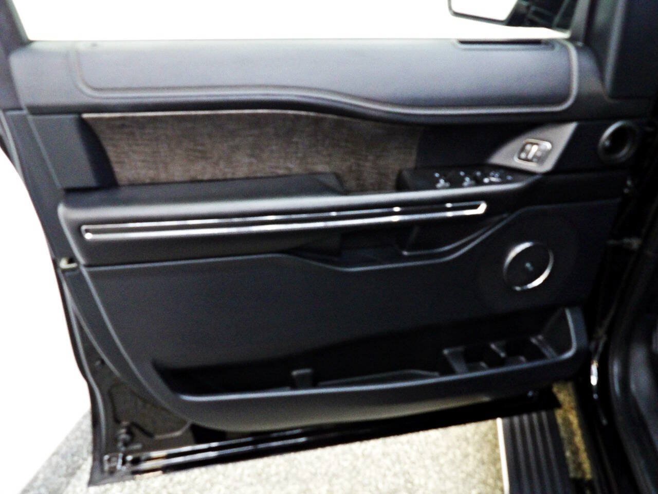 Used 2020 Ford Expedition Max Limited AWD/4WD image 6