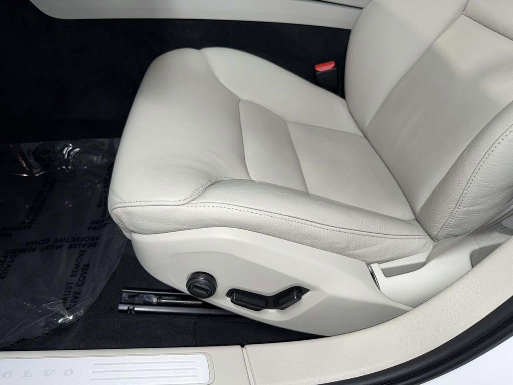 Used 2023 Volvo S60 B5 Plus w/ Protection Package Premier FWD image 3