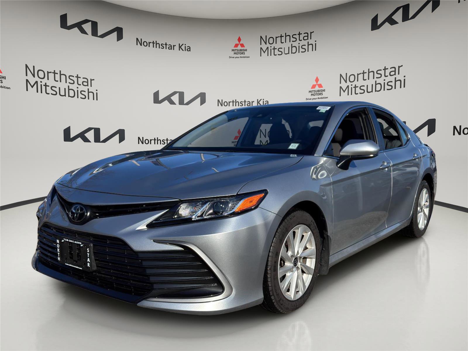 Used 2022 Toyota Camry LE AWD/4WD image 1