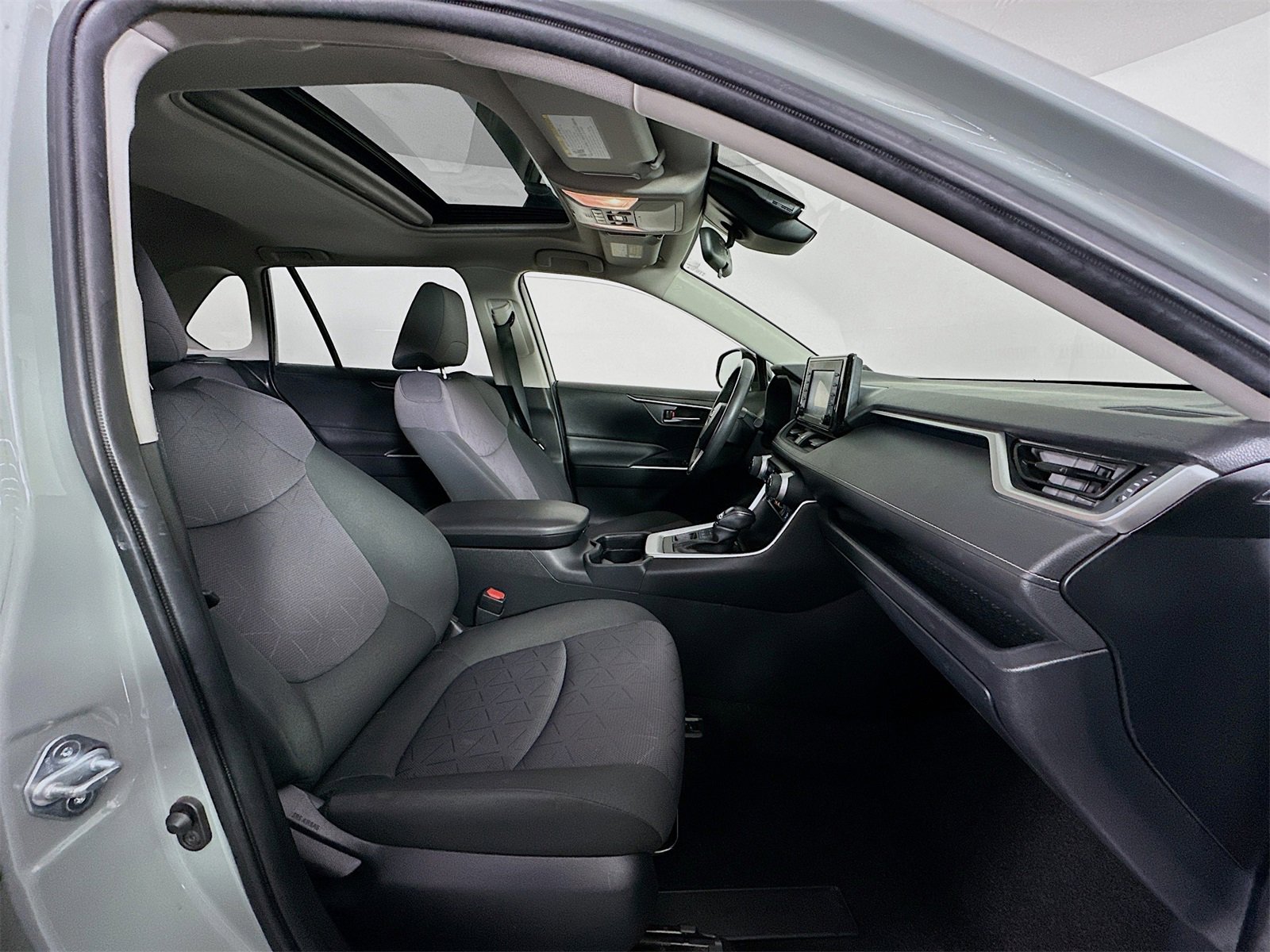 Certified 2020 Toyota RAV4 XLE image 28