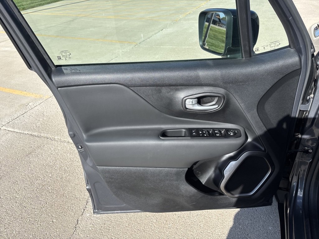 Used 2023 Jeep Renegade Limited image 13